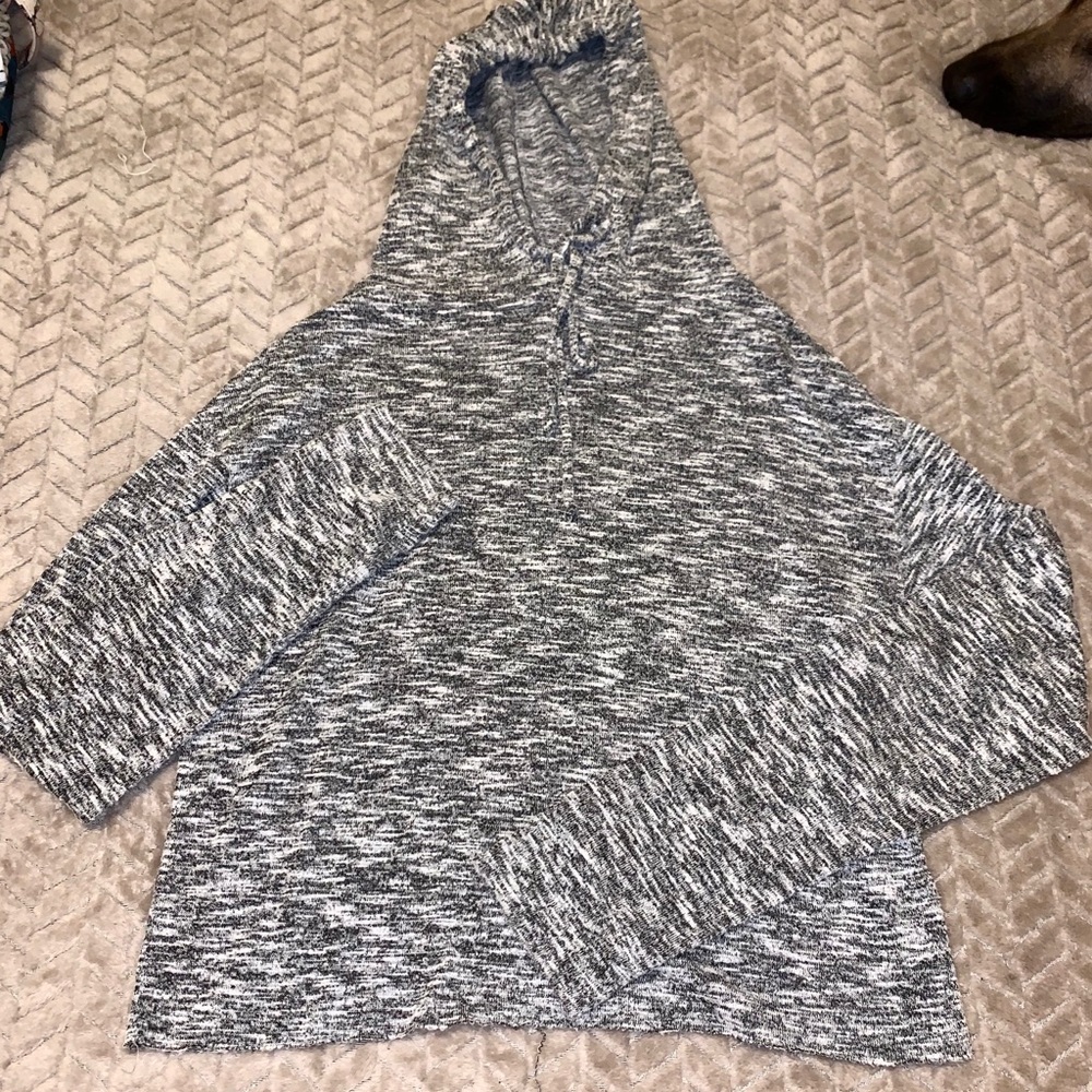 Women’s lightweight hoodie